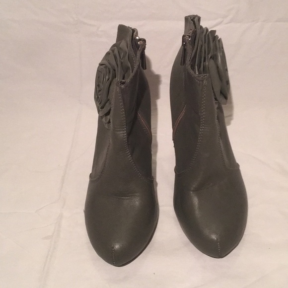 Grey Boots with Flower Accent 🌹 - Picture 2 of 4